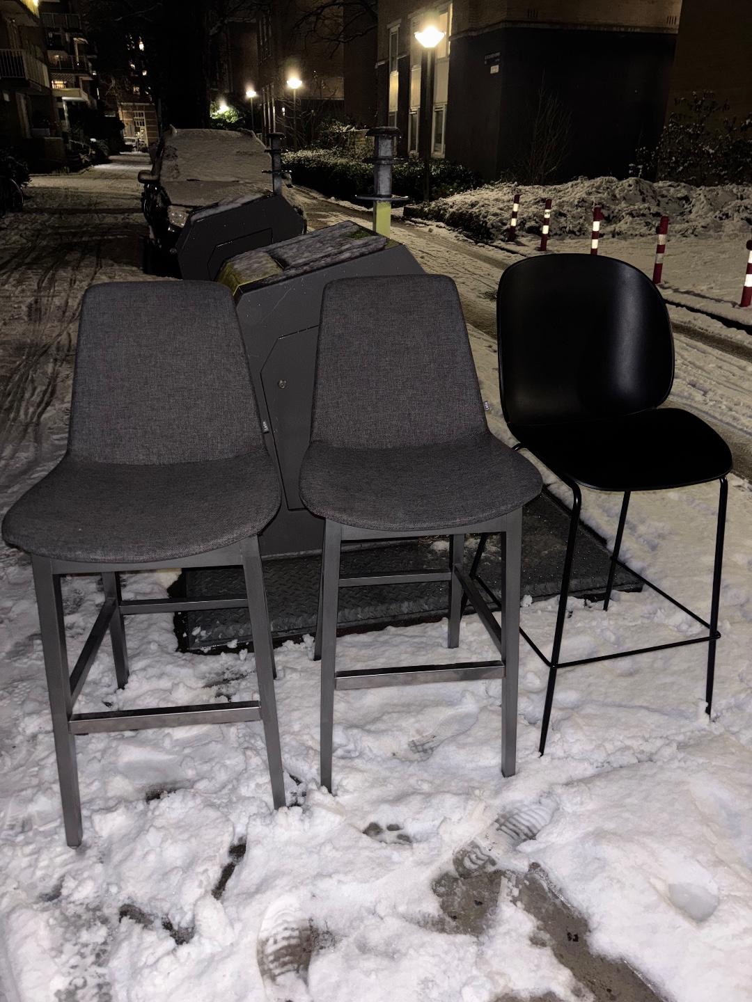 3 krukken, 2 grijs/stof 1 zwart/kunststof photo 1