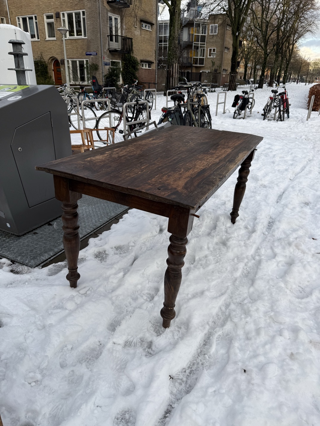 Table photo 1