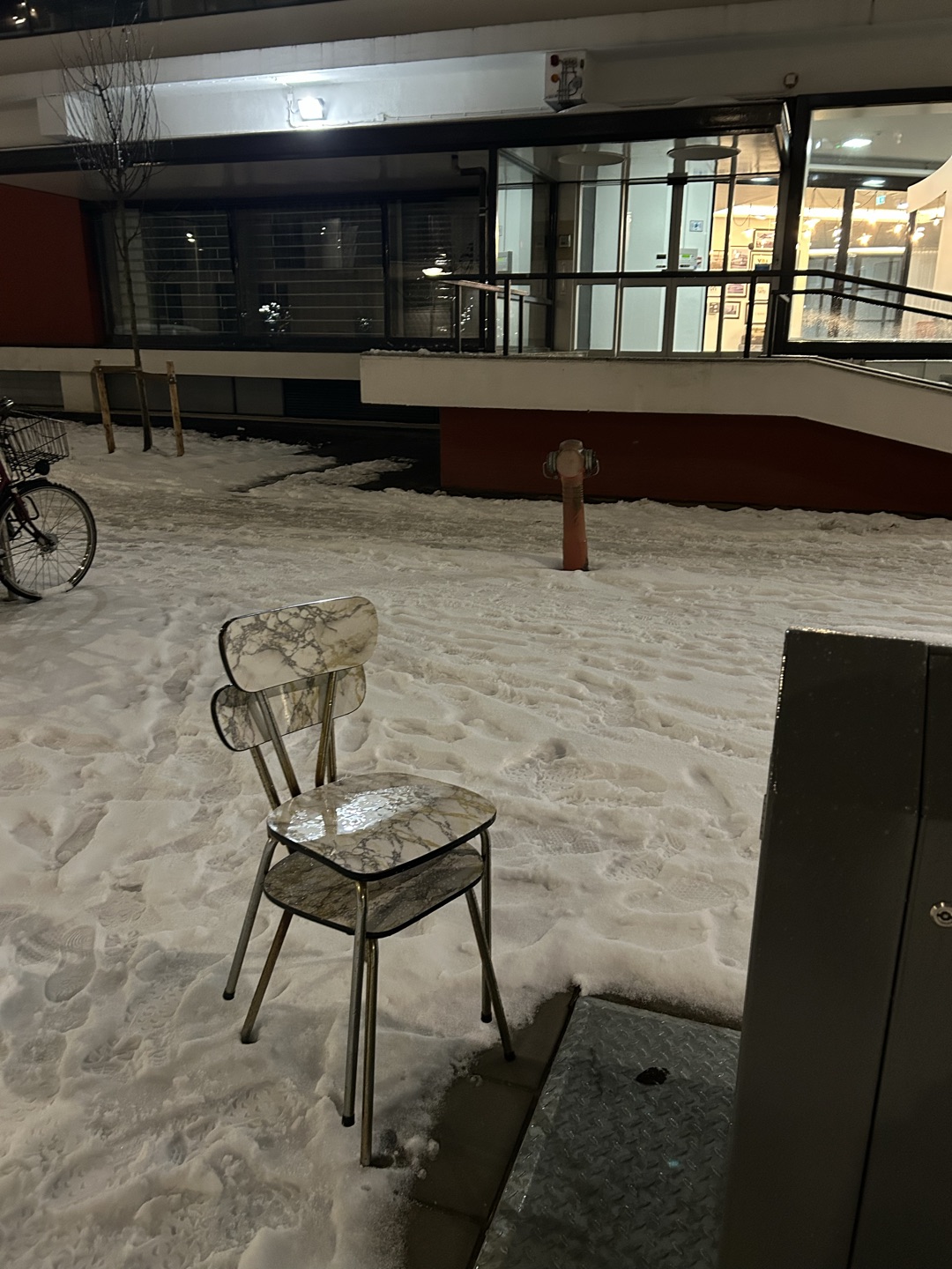 Two chairs with marble look photo 2