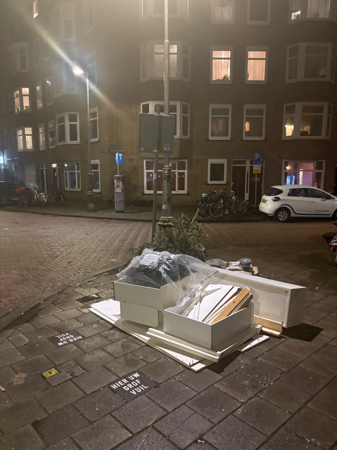 Kunstkerstboom in goede staat photo 3
