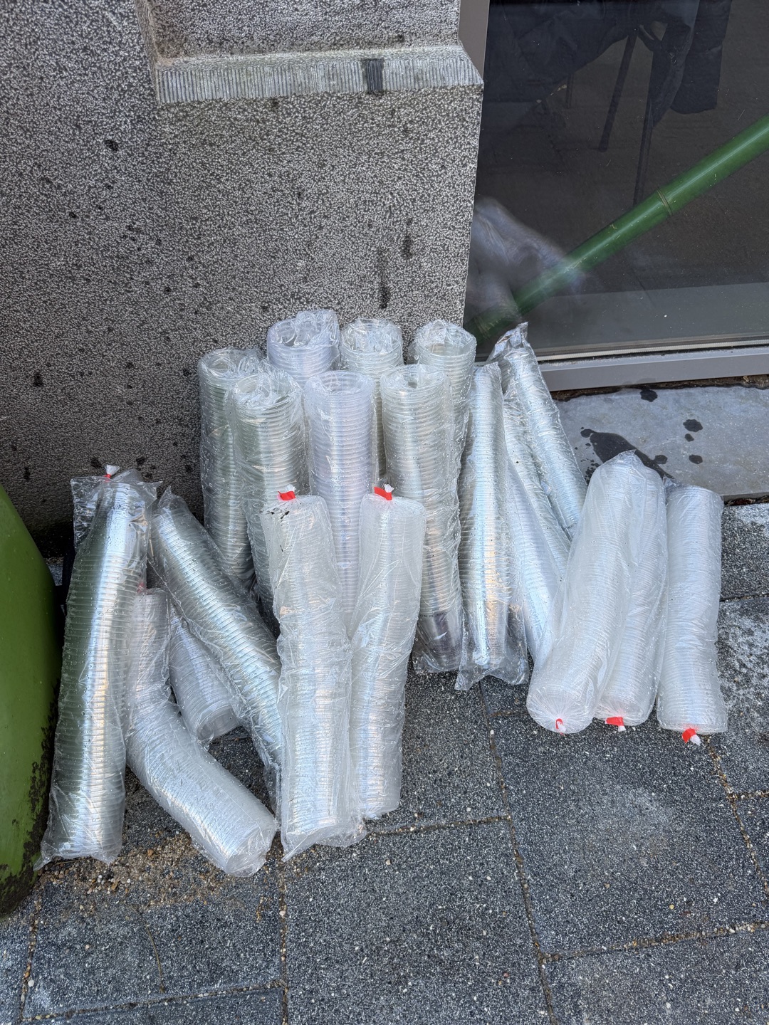 Nieuw in verpakking ! To go plastic cup’s with matching lids photo 1