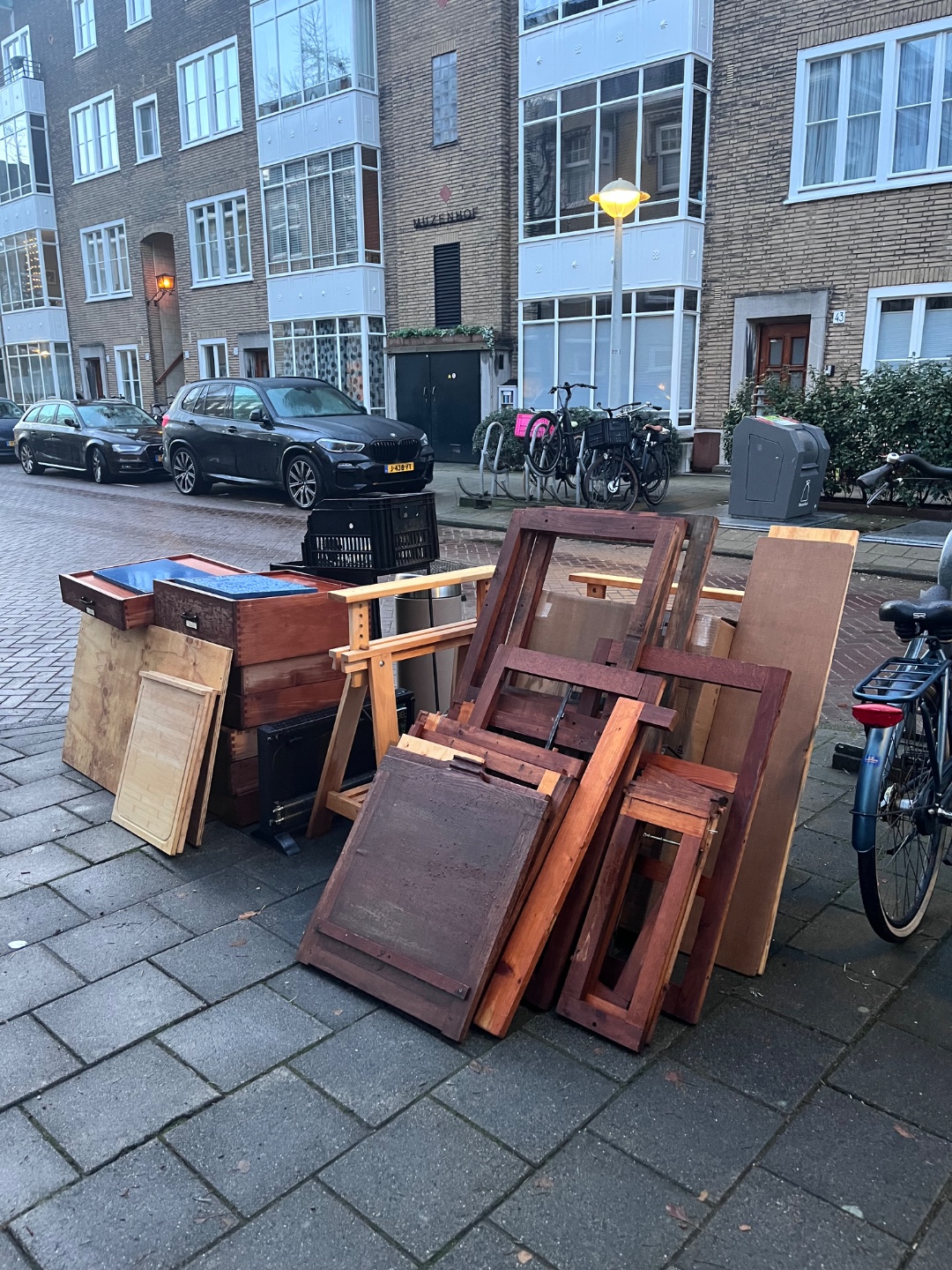 Hardwood desks & closet photo 1
