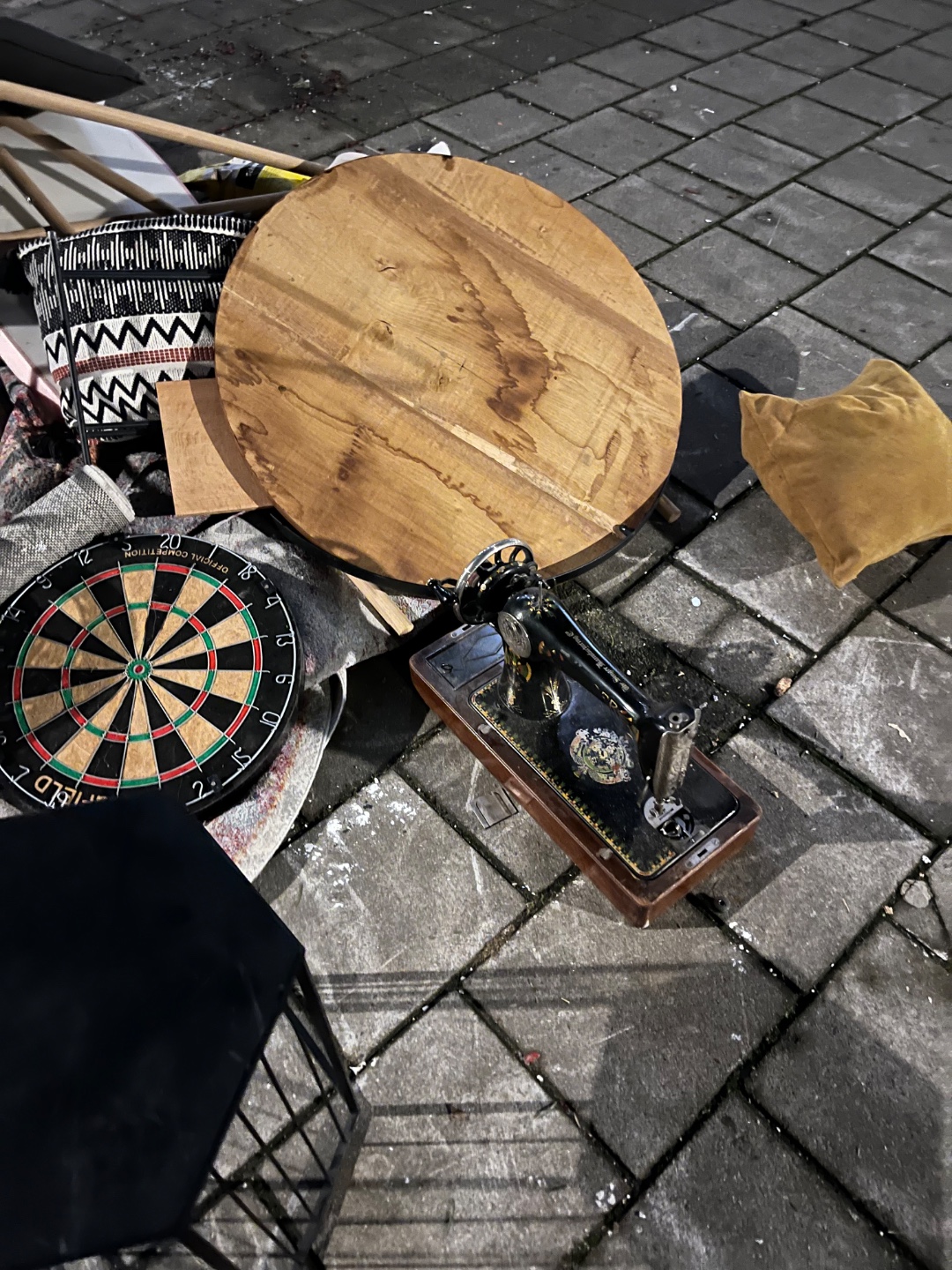 Beautiful singer machine with cover! photo 1