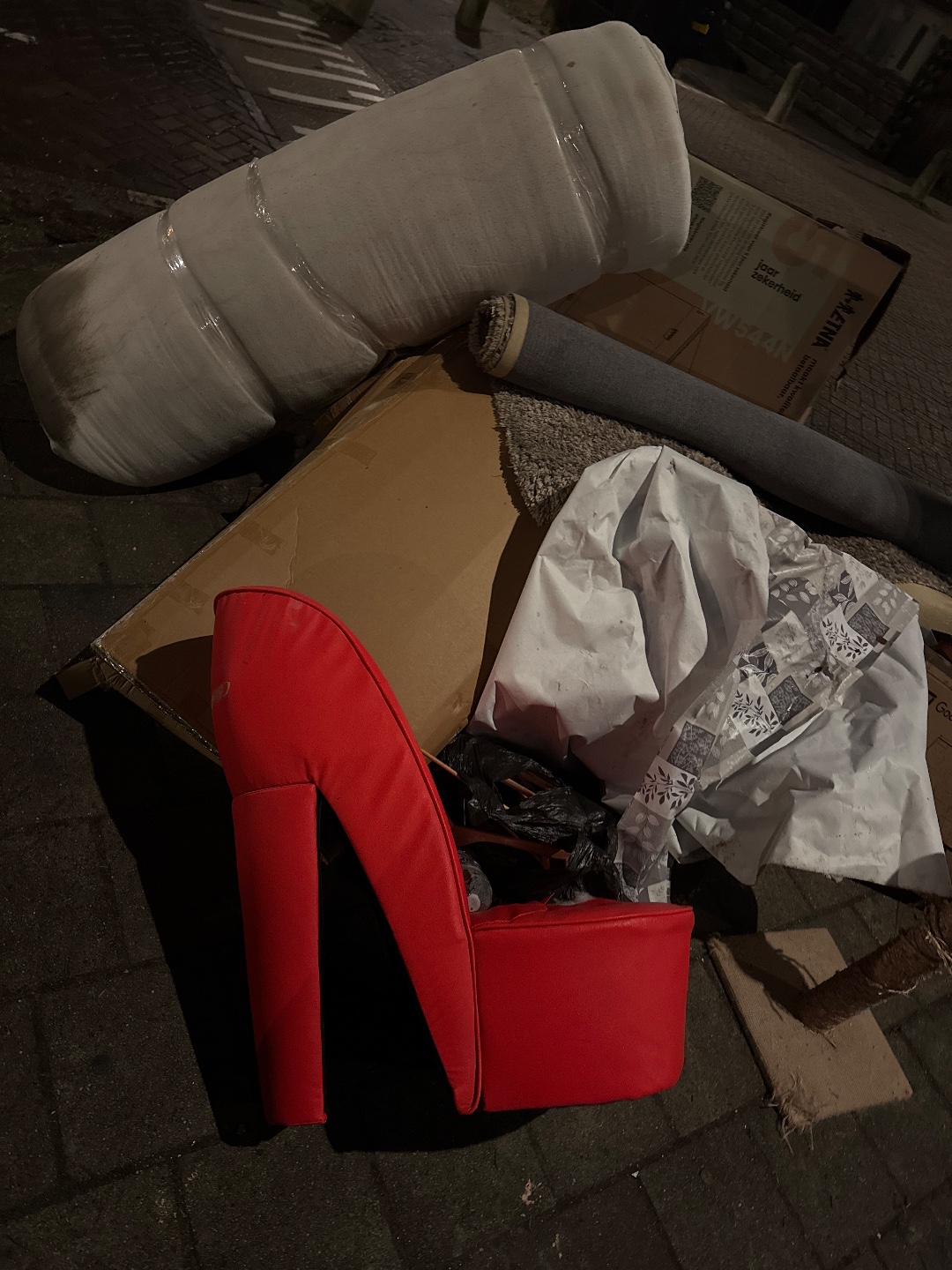 High heel chair, with damage though photo 1