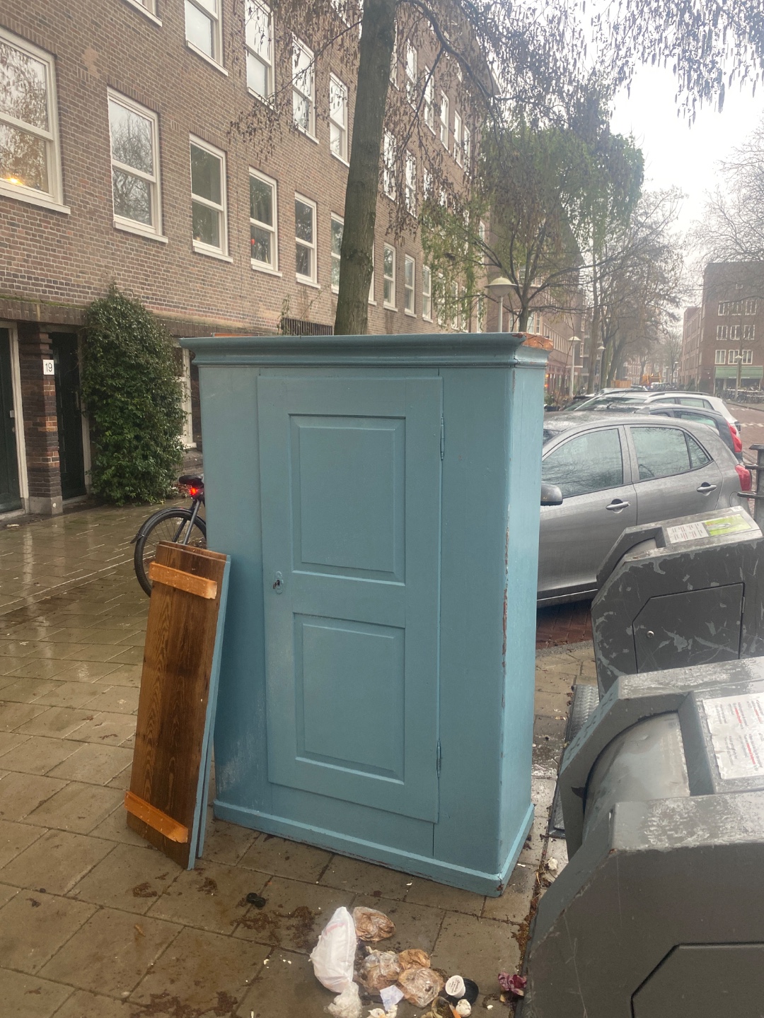 Stunning wardrobe, hope someone can come to pick it up photo 1