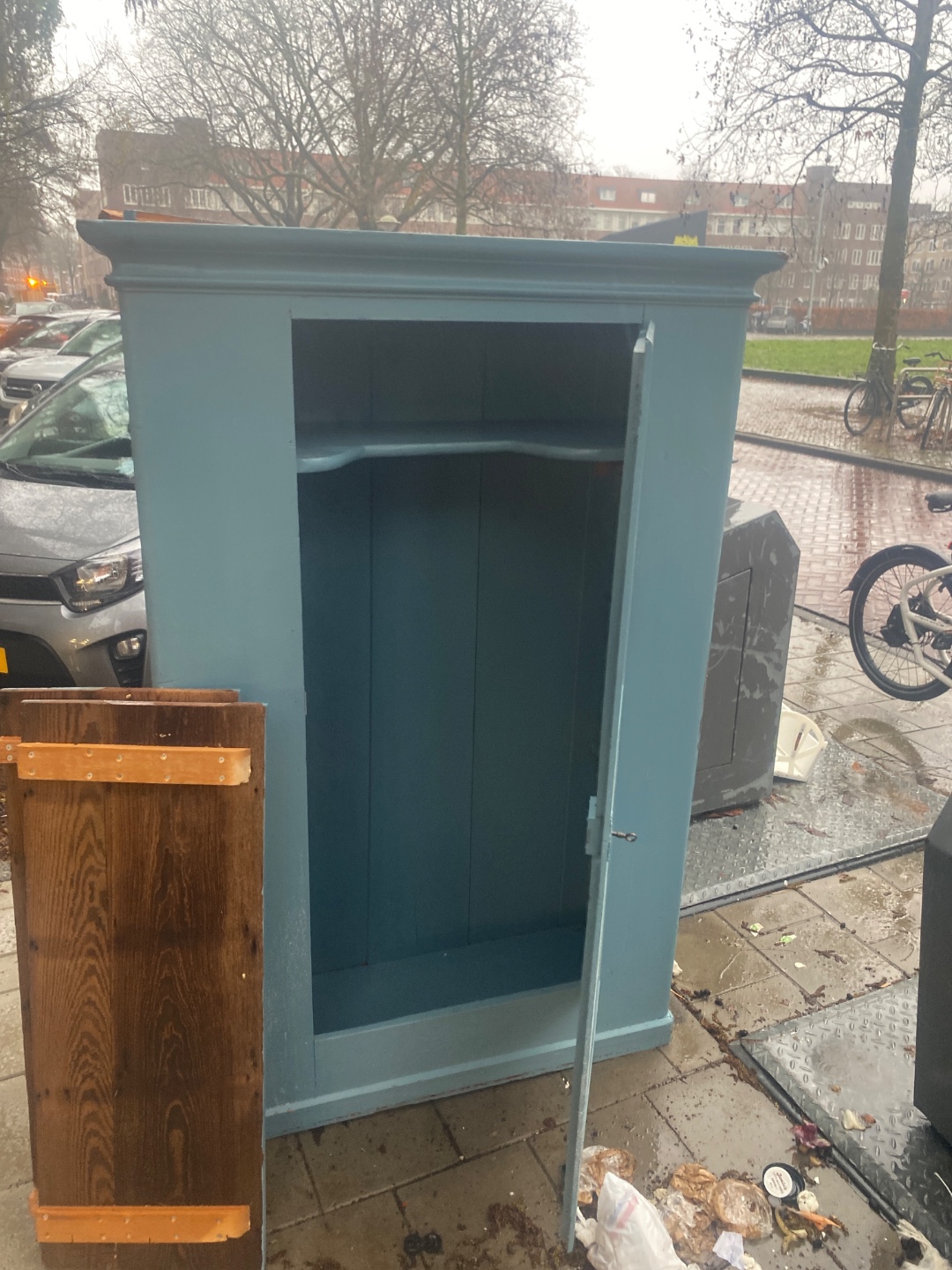 Stunning wardrobe, hope someone can come to pick it up photo 2