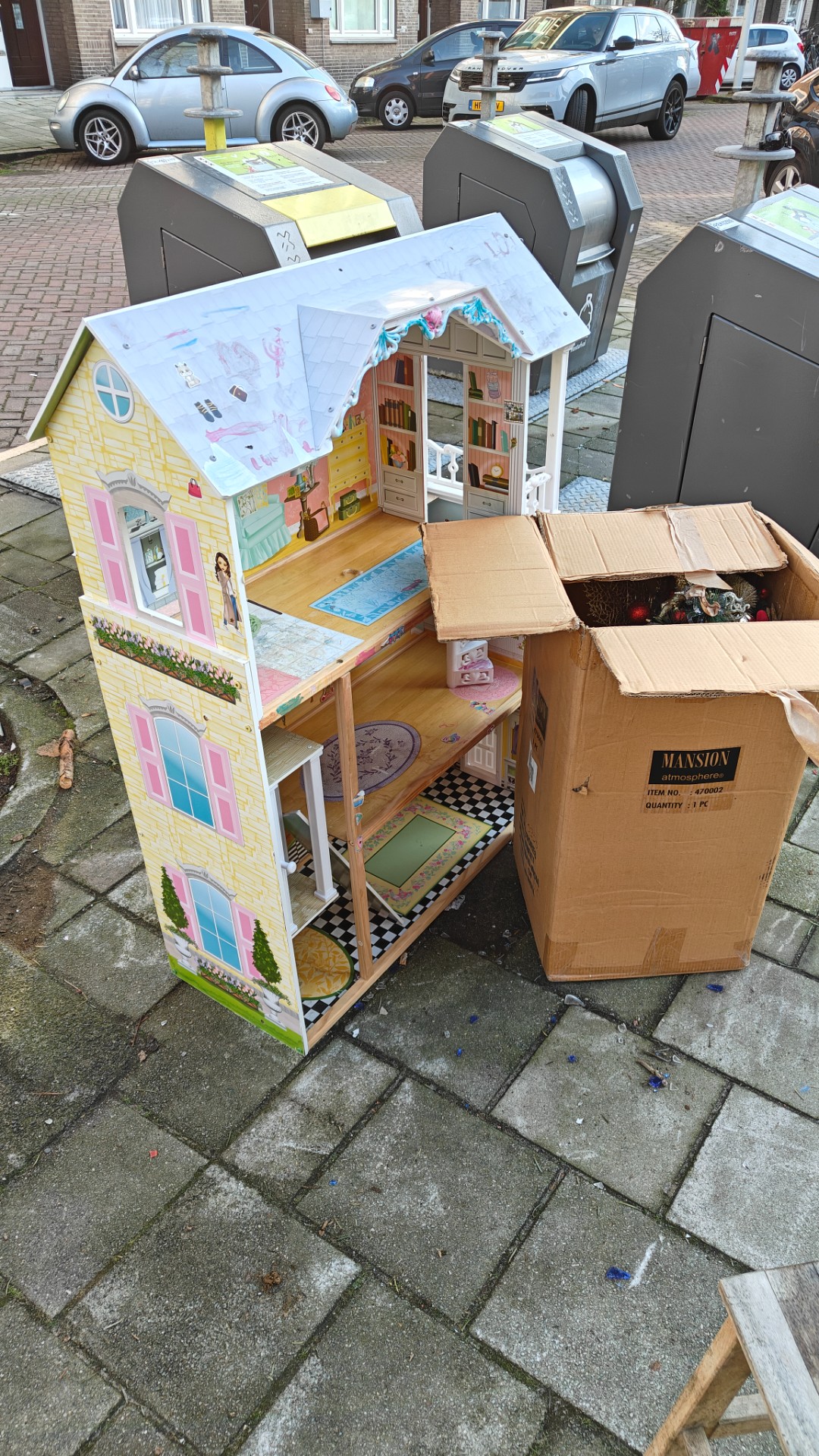 Big doll house and a box full of Christmas decorations ✨🎄 photo 1