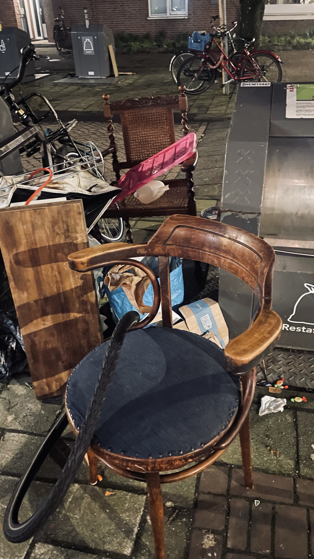 Three chairs to go #molukkenstraatstraat #tidorestraat photo 1