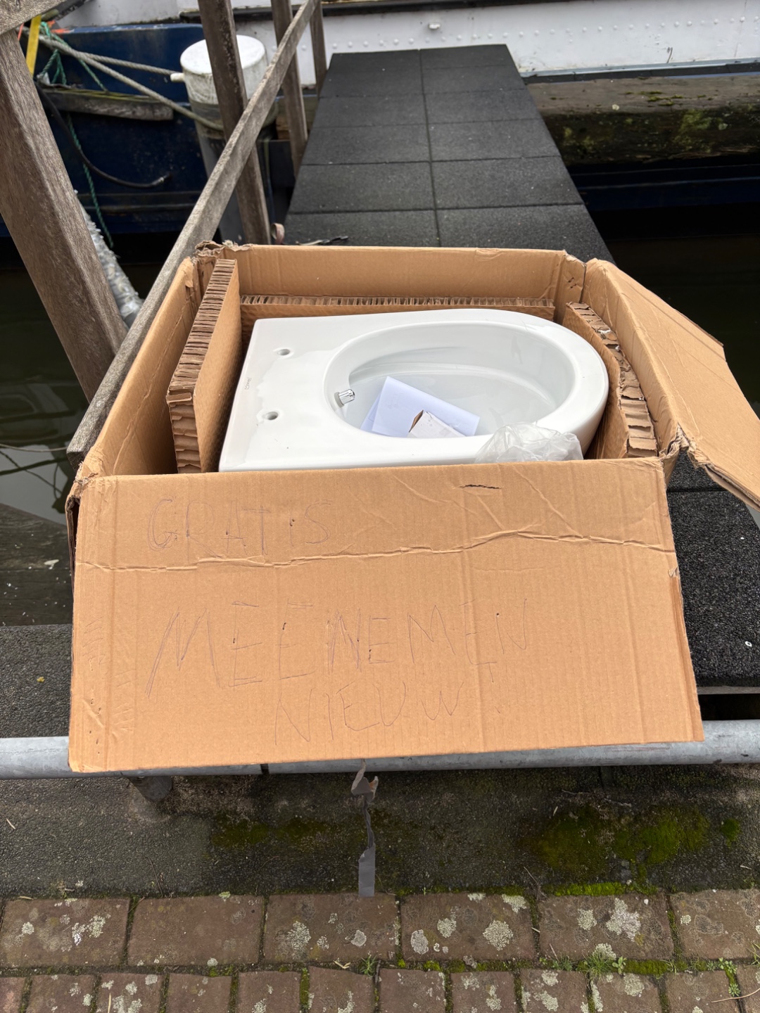 Nieuwe complete set bidet wc op Panamakade ter hoogte van nummer 27  in oost. photo 3