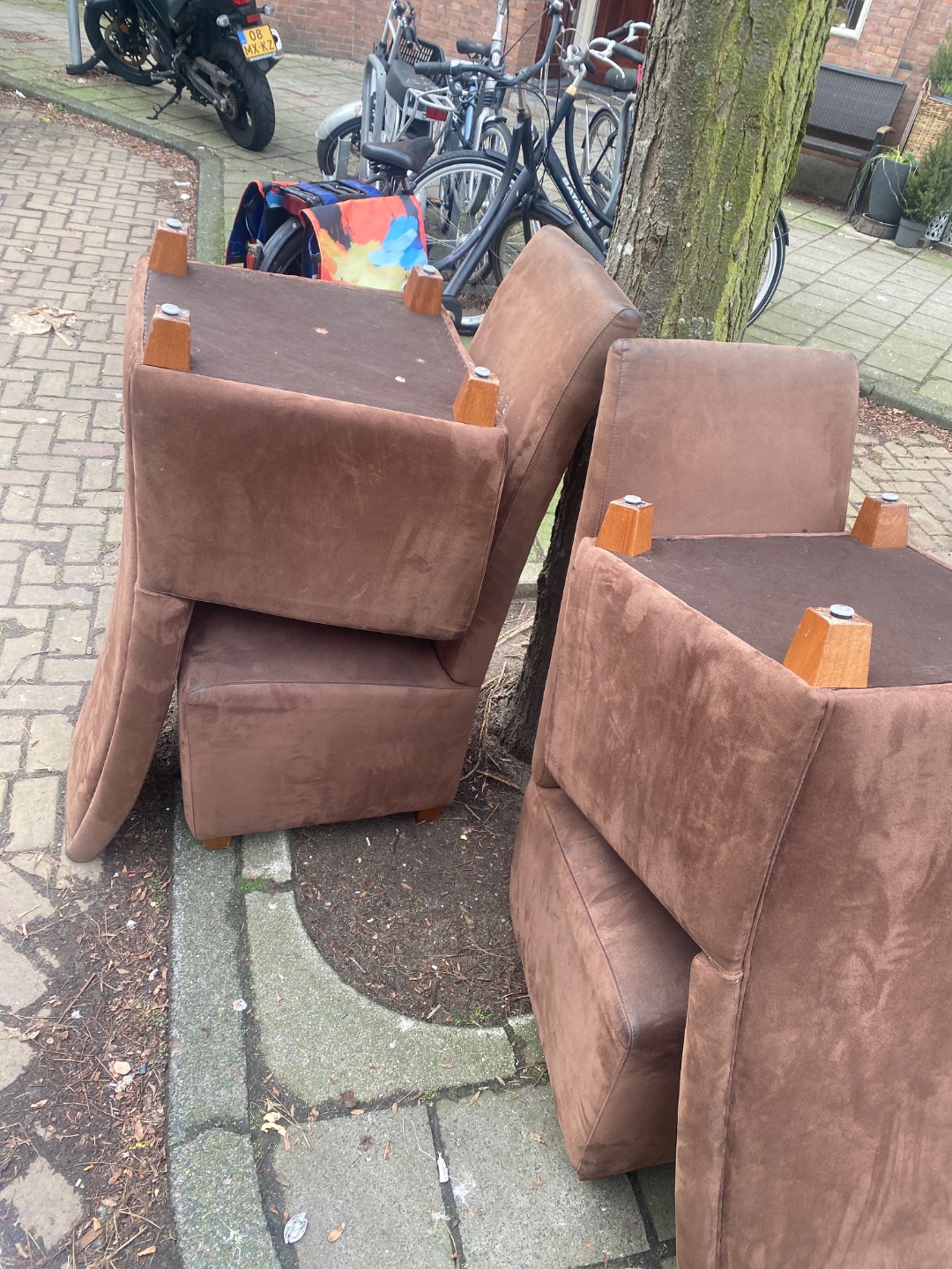 4 brown soft chairs photo 2