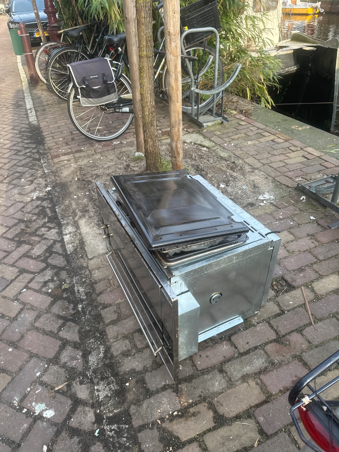 SMEG electric oven. works perfect! comes with grill and plates photo 2