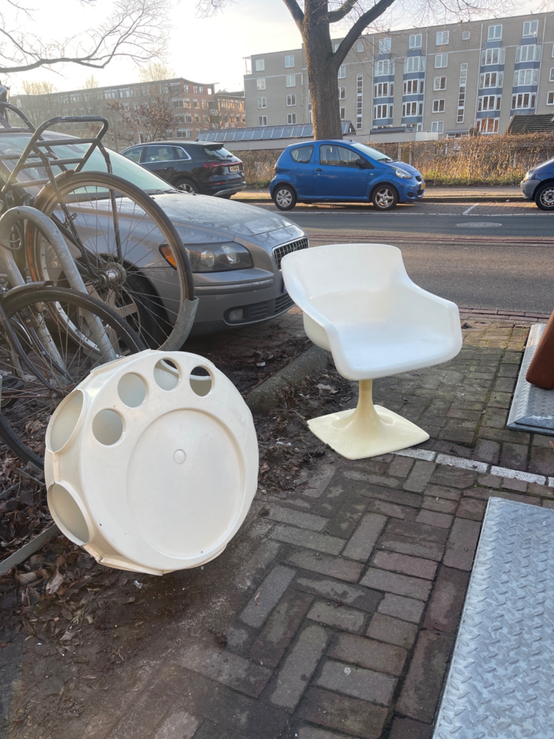 Space age furniture photo 1