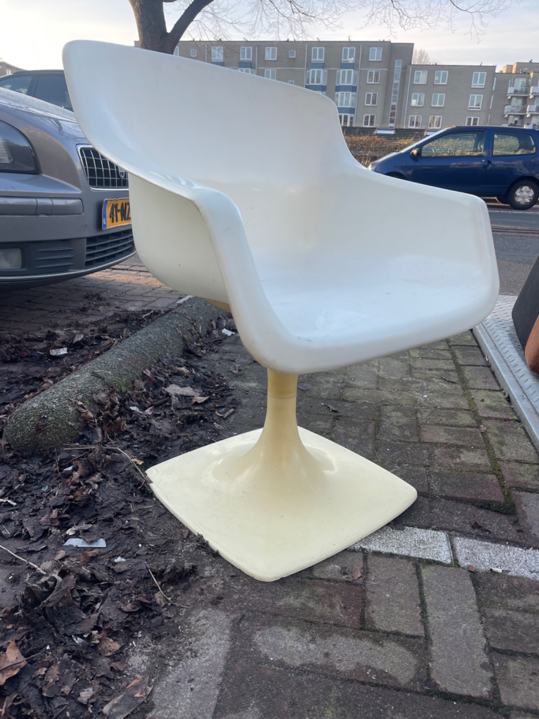 Space age furniture photo 2