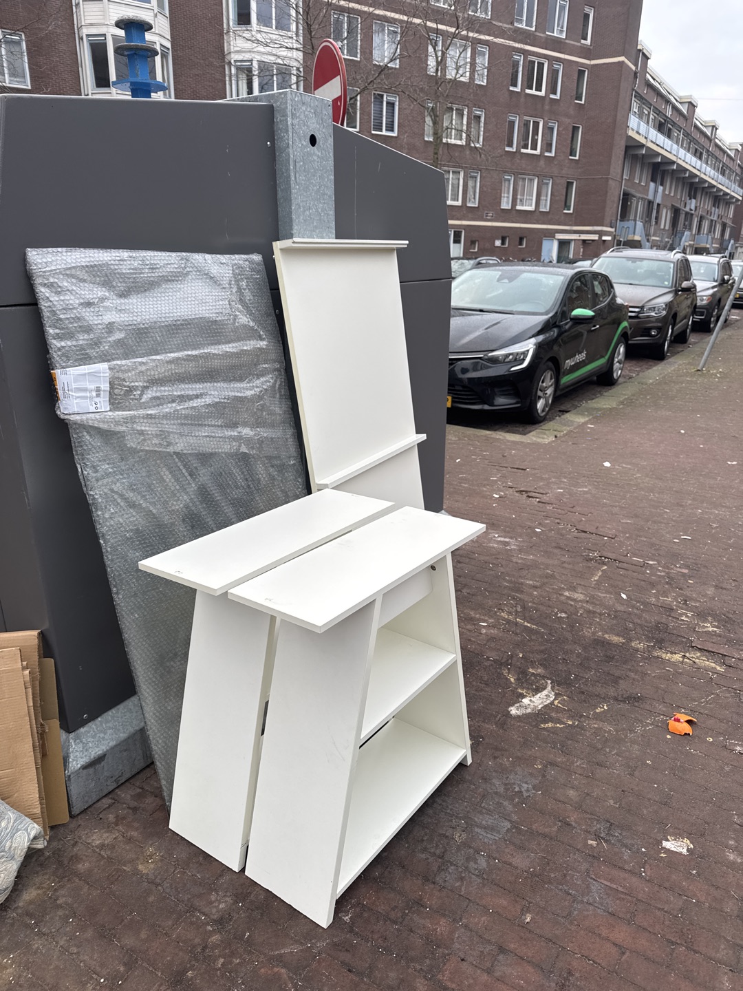 Bureau wit ikea met glasplaat ingepakt photo 1