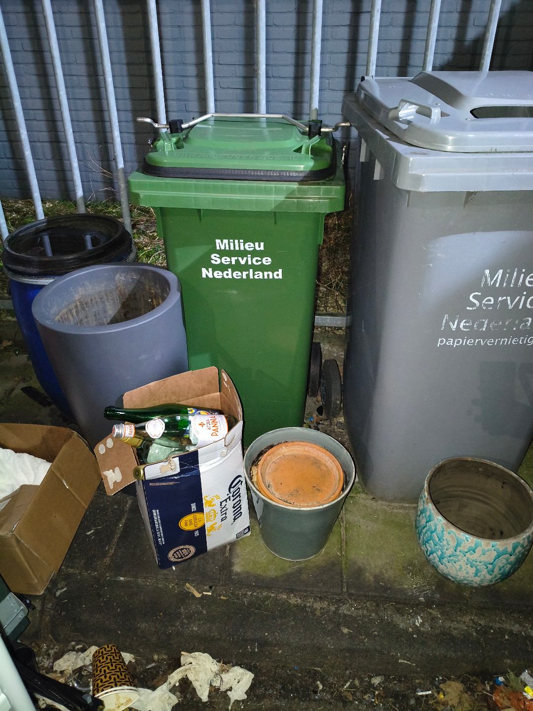 A couple of whiteboards and a few empty flowerpots. photo 2
