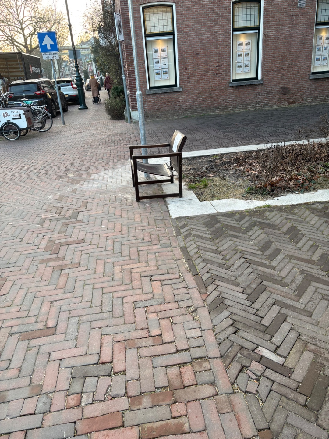 Arm chair (possibly vintage Karin mobtin safari chair) photo 1