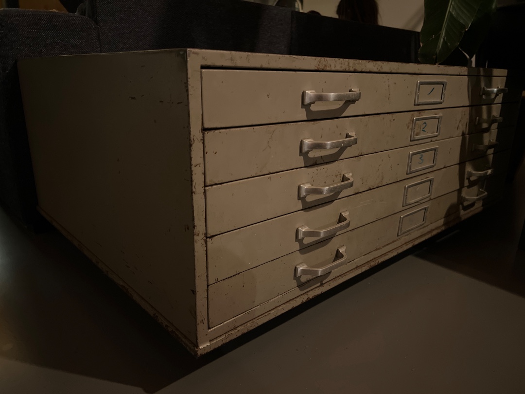 Laden archiefkast, en een keyboard. op te halen op Weesperzijde photo 2