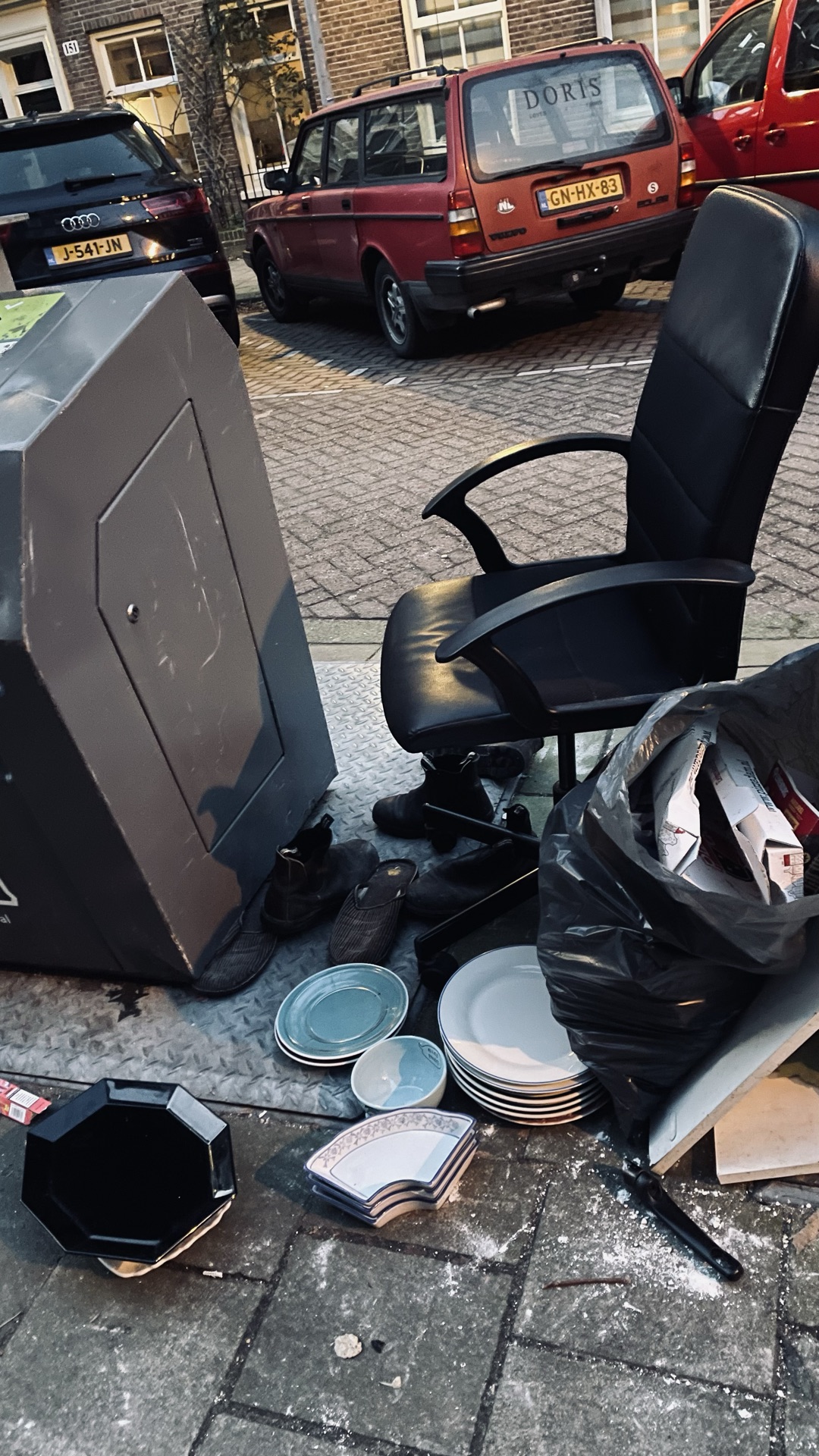 Chair, plates, pans, storage cans #eersteatjehstraat #molukkenstraat photo 1