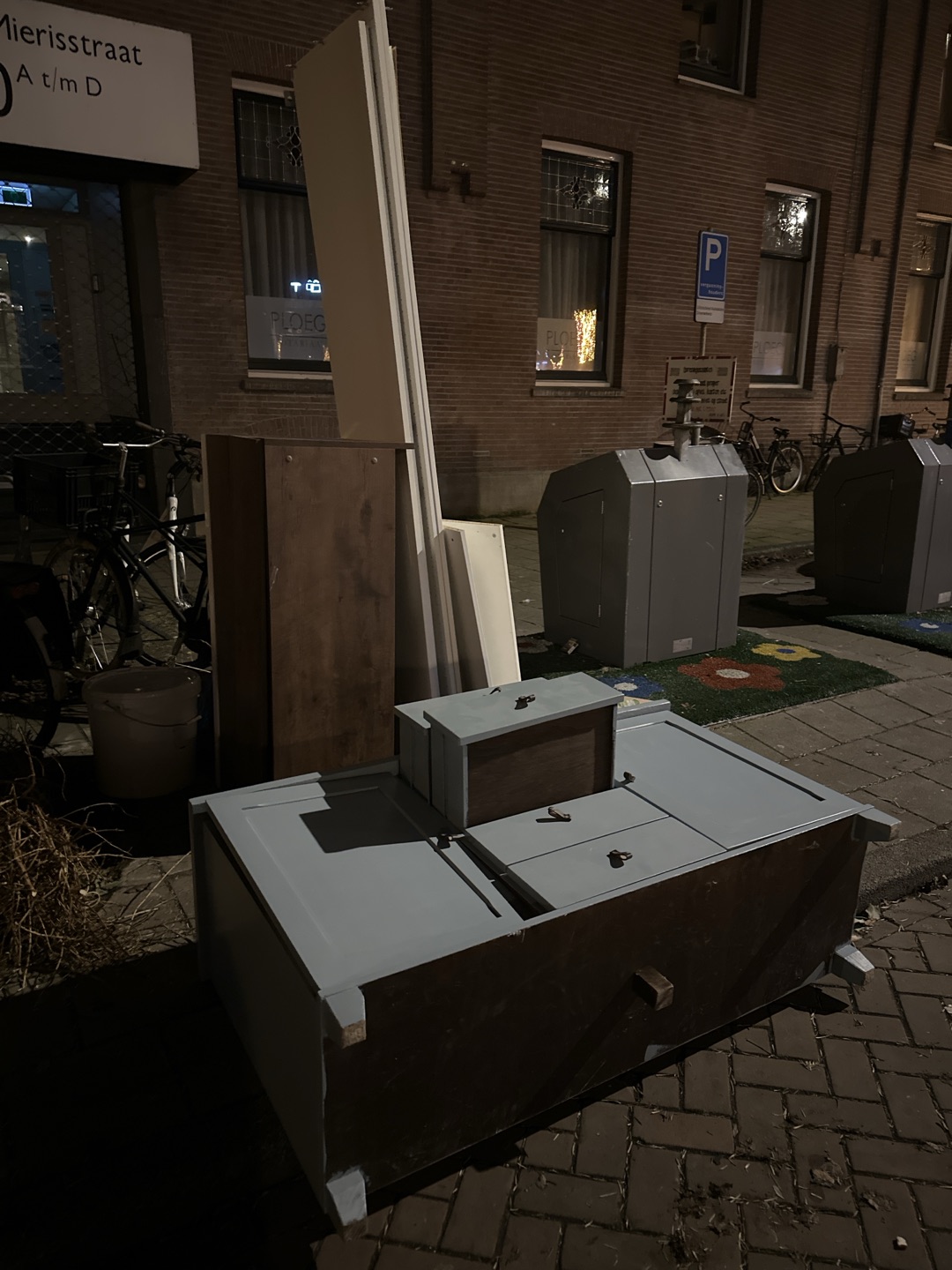 Wooden dresser photo 2