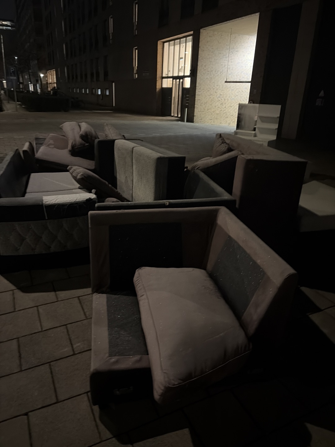 Lots of furniture photo 1