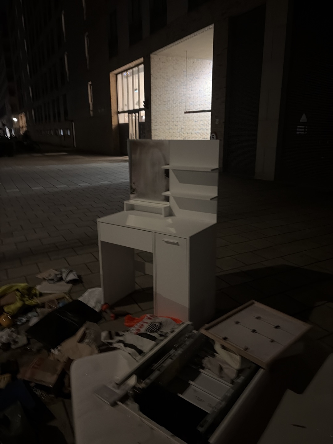 Lots of furniture photo 2