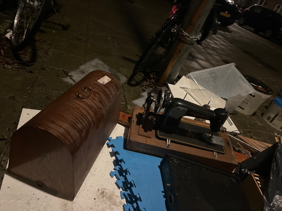 Ouderwets naaimachine van vigorelli photo 1