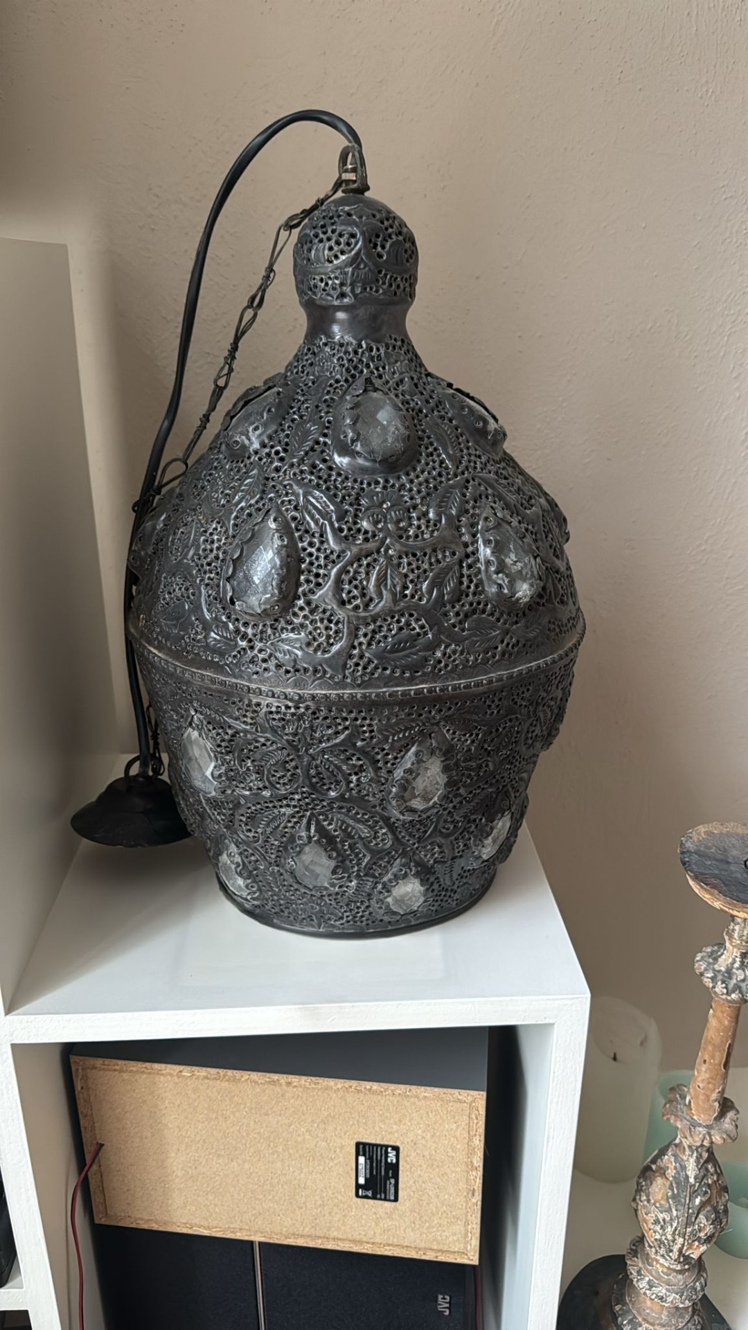 Gratis op te halen!!! TV meubel, teak houten salontafel, teak houten eettafel, een Marokkaanse lamp en twee fauteuils. Vandaag voor 16:00 uur. DM voor interesse! photo 2