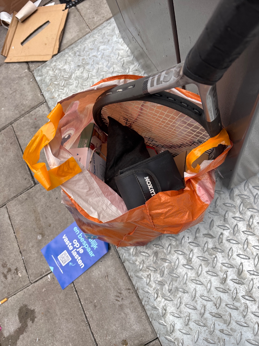 Bag with random stuff: a.o. Bluetooth box, unused tattoo machine, tennis racket, binoculars, etc photo 2