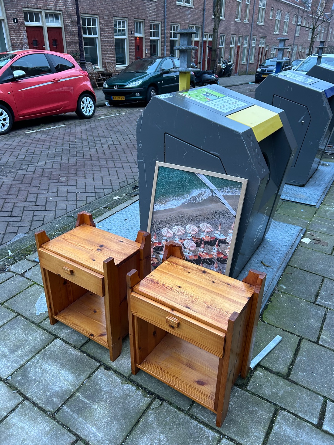 Nightstands + poster photo 1