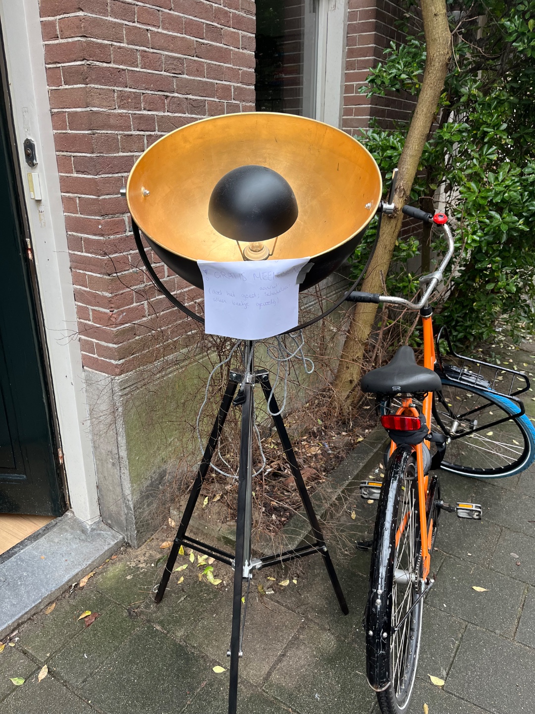 Grote lamp. Mooi licht. Inclusief lampje erin