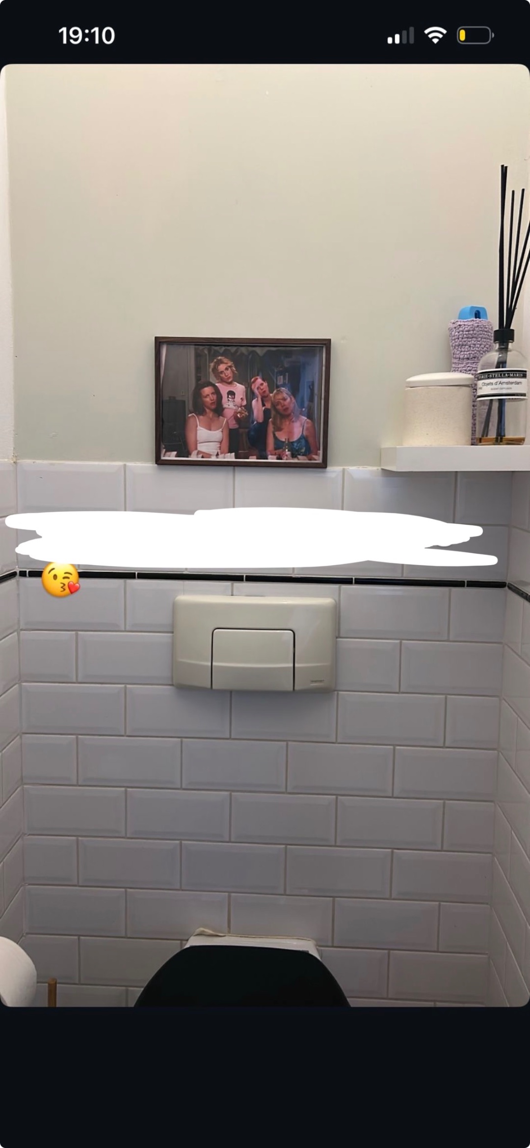 Two divas are moving out and we hope to make someone else happy with all our stuff!! The VS body sprays were previously used as luchtverfrisser in our iconic bathroom (swipe to see) photo 3
