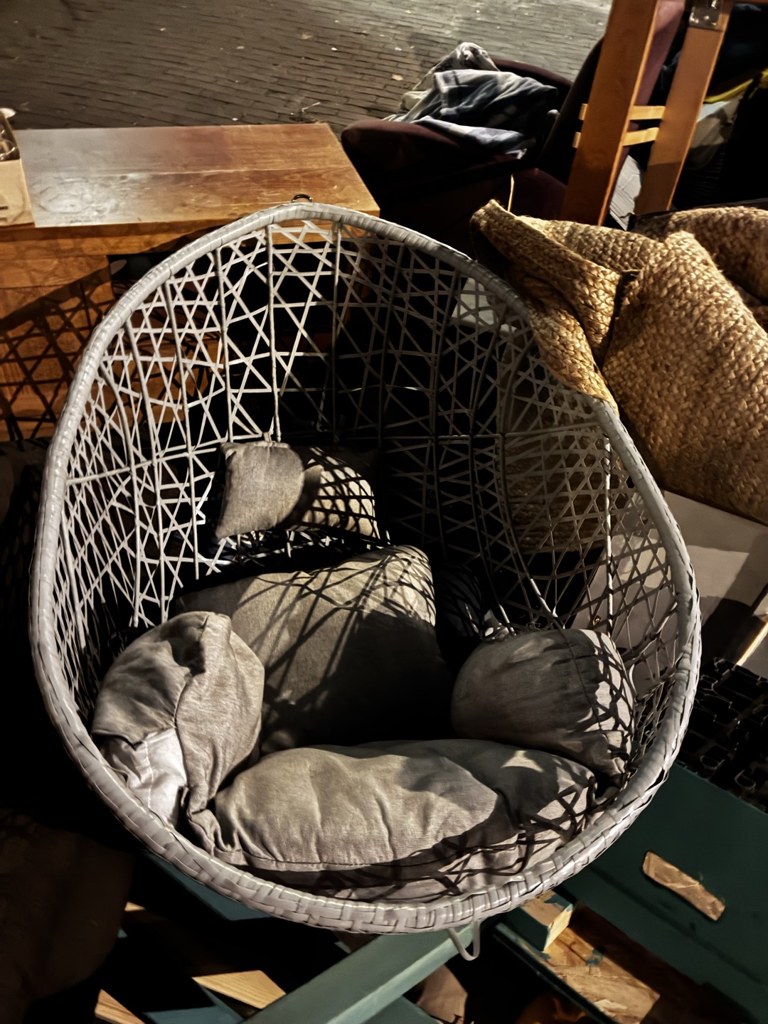 Lots of things, coffee tables, sofas etc photo 2