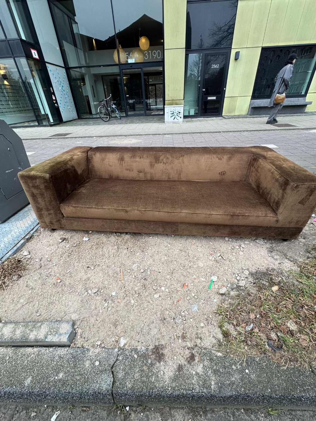 Sofa in front of Spar, Carolina MacGillavrylaan 2564 photo 1