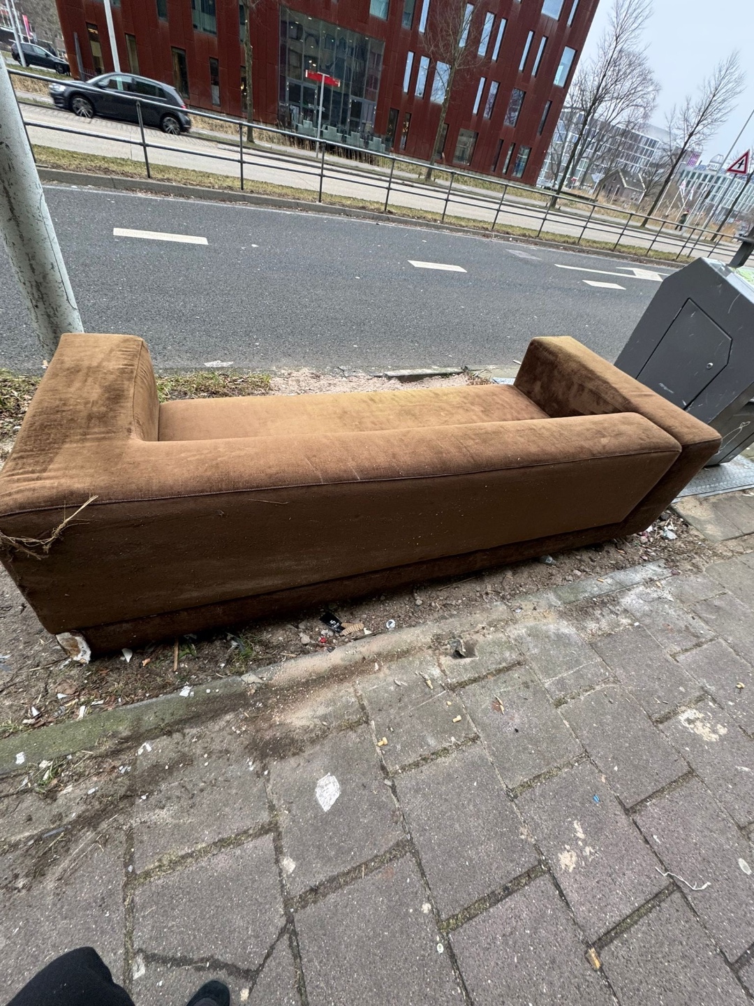 Sofa in front of Spar, Carolina MacGillavrylaan 2564 photo 2