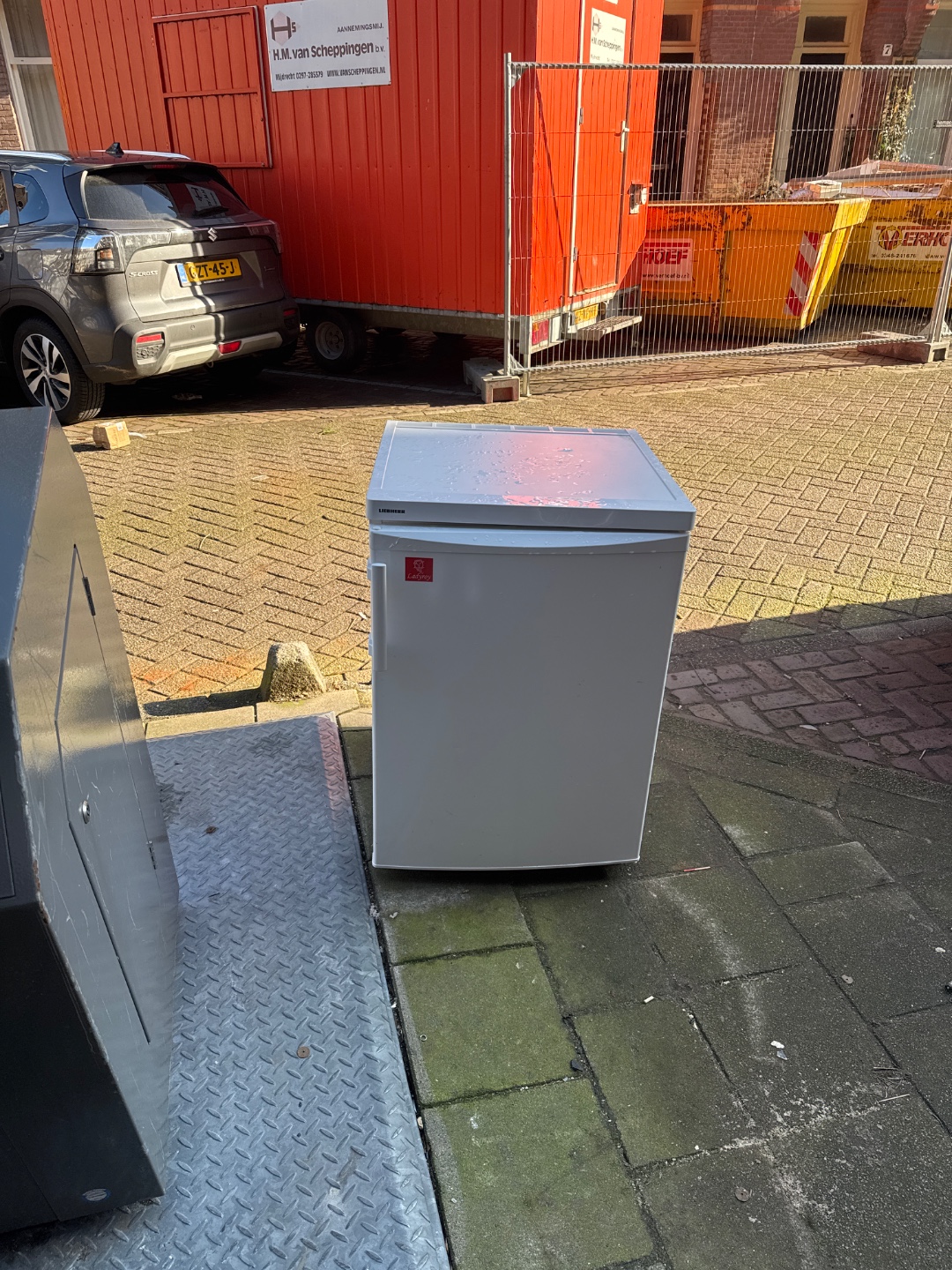 Fridge, dont know if it works. photo 1