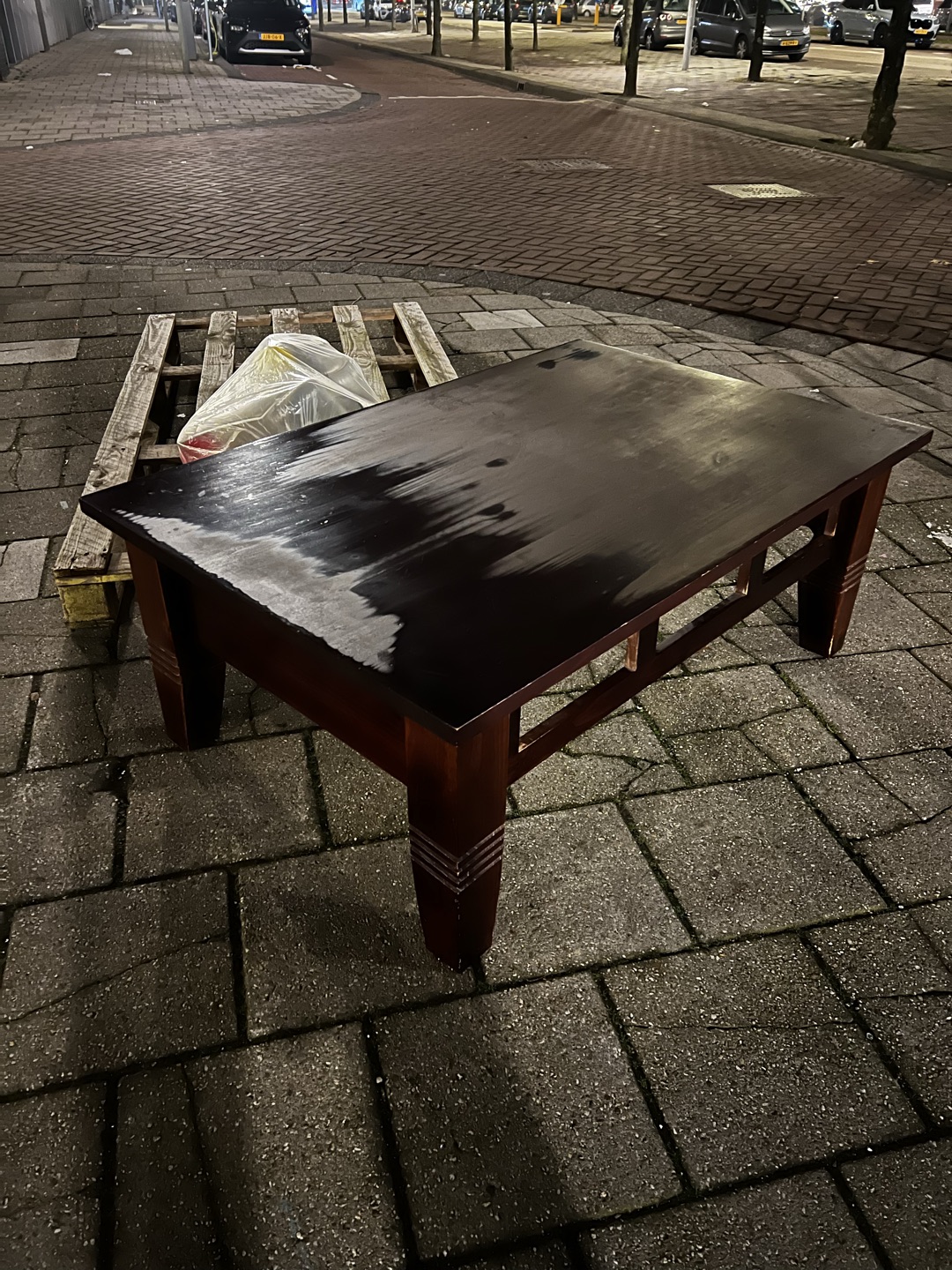 Beautiful wooden table, seems in good shape photo 1