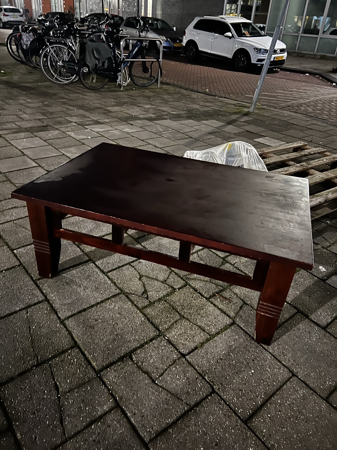 Beautiful wooden table, seems in good shape photo 2