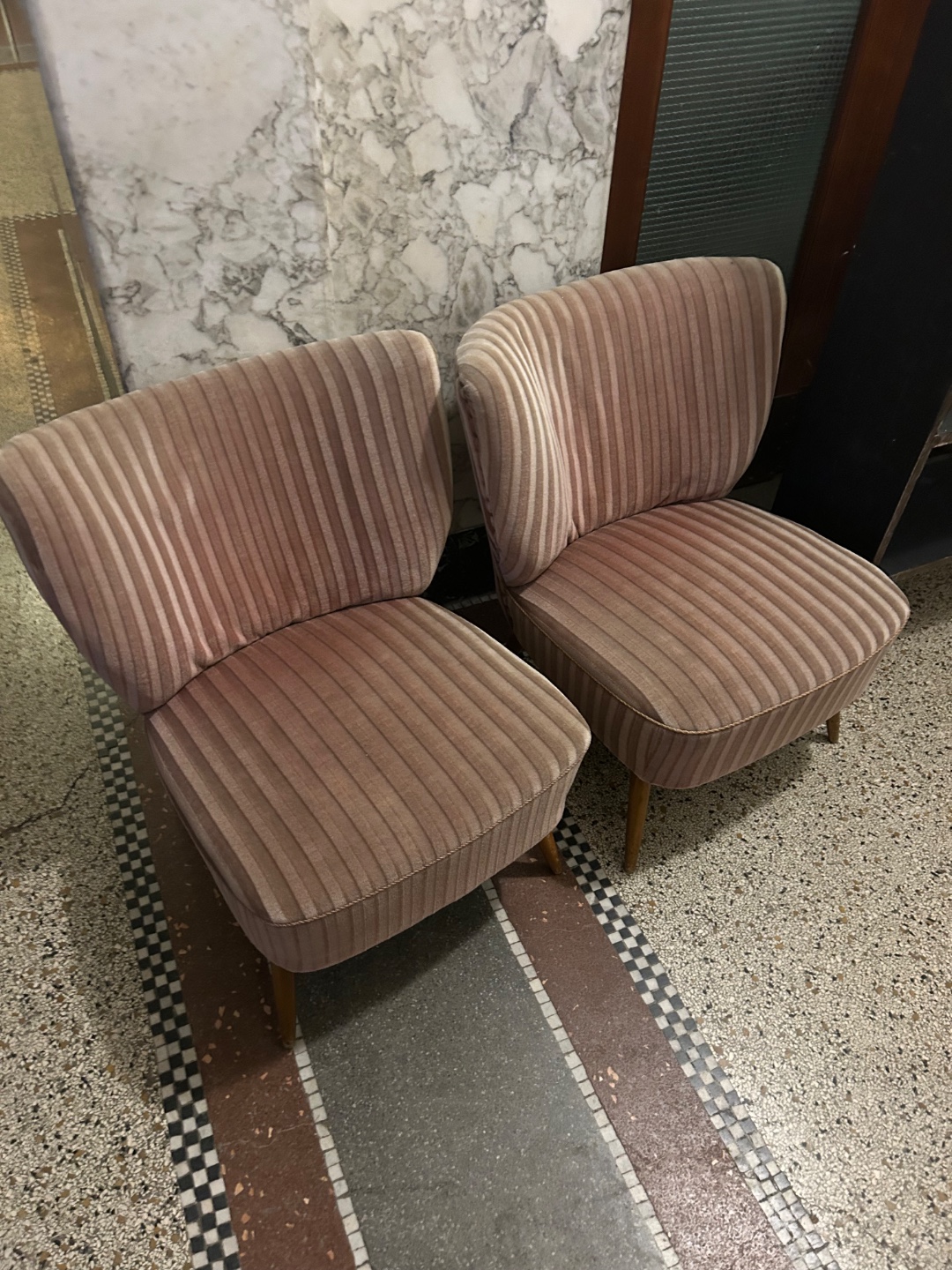 Twee roe stoelen ophalen op keizergracht 174 (begaande grond) photo 1