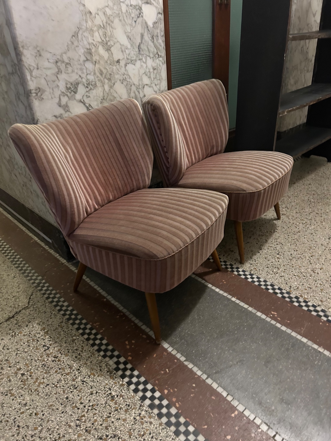 Twee roe stoelen ophalen op keizergracht 174 (begaande grond) photo 2