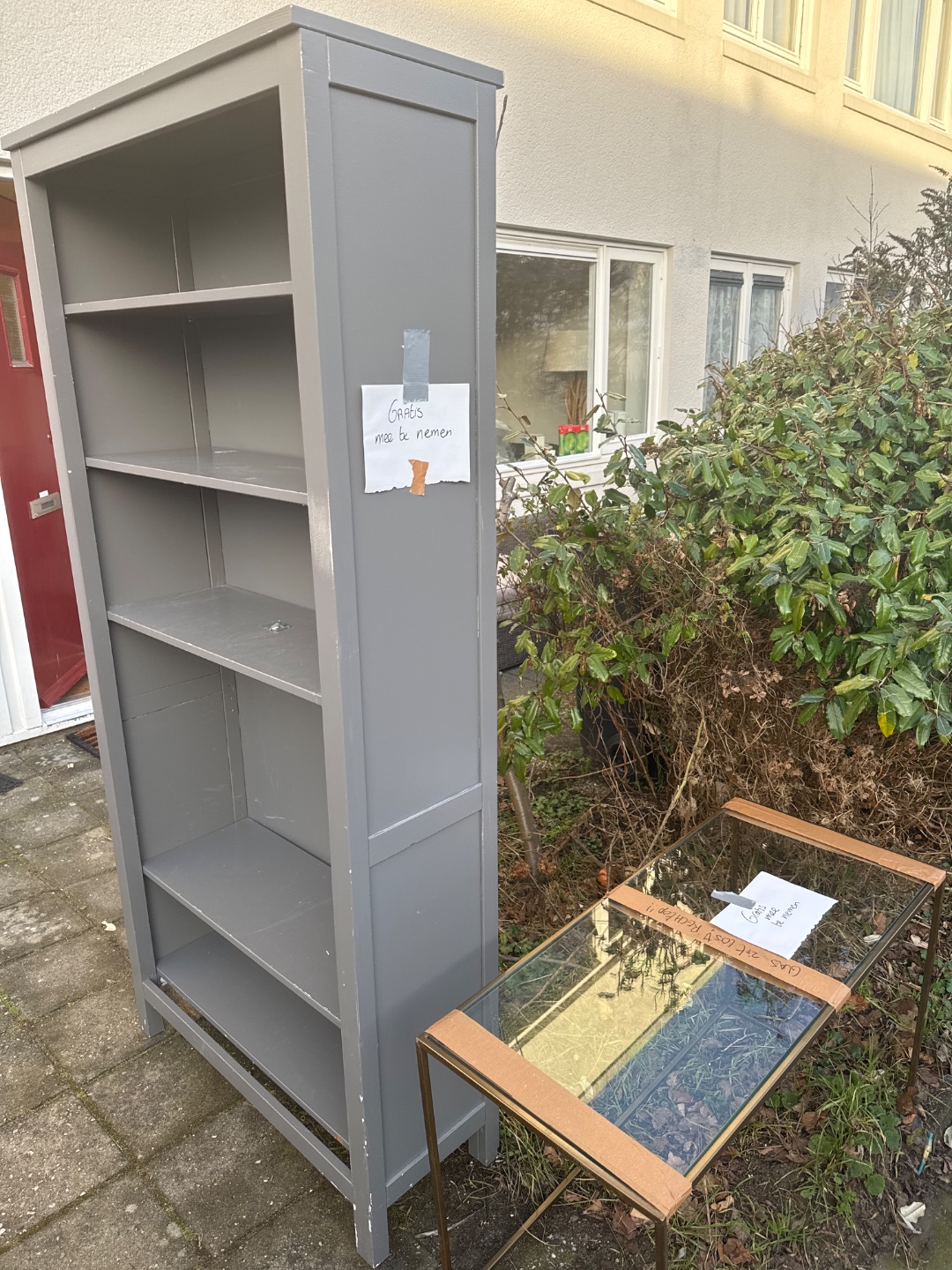 Grey closet + coffee table glass / gold colour frame photo 1