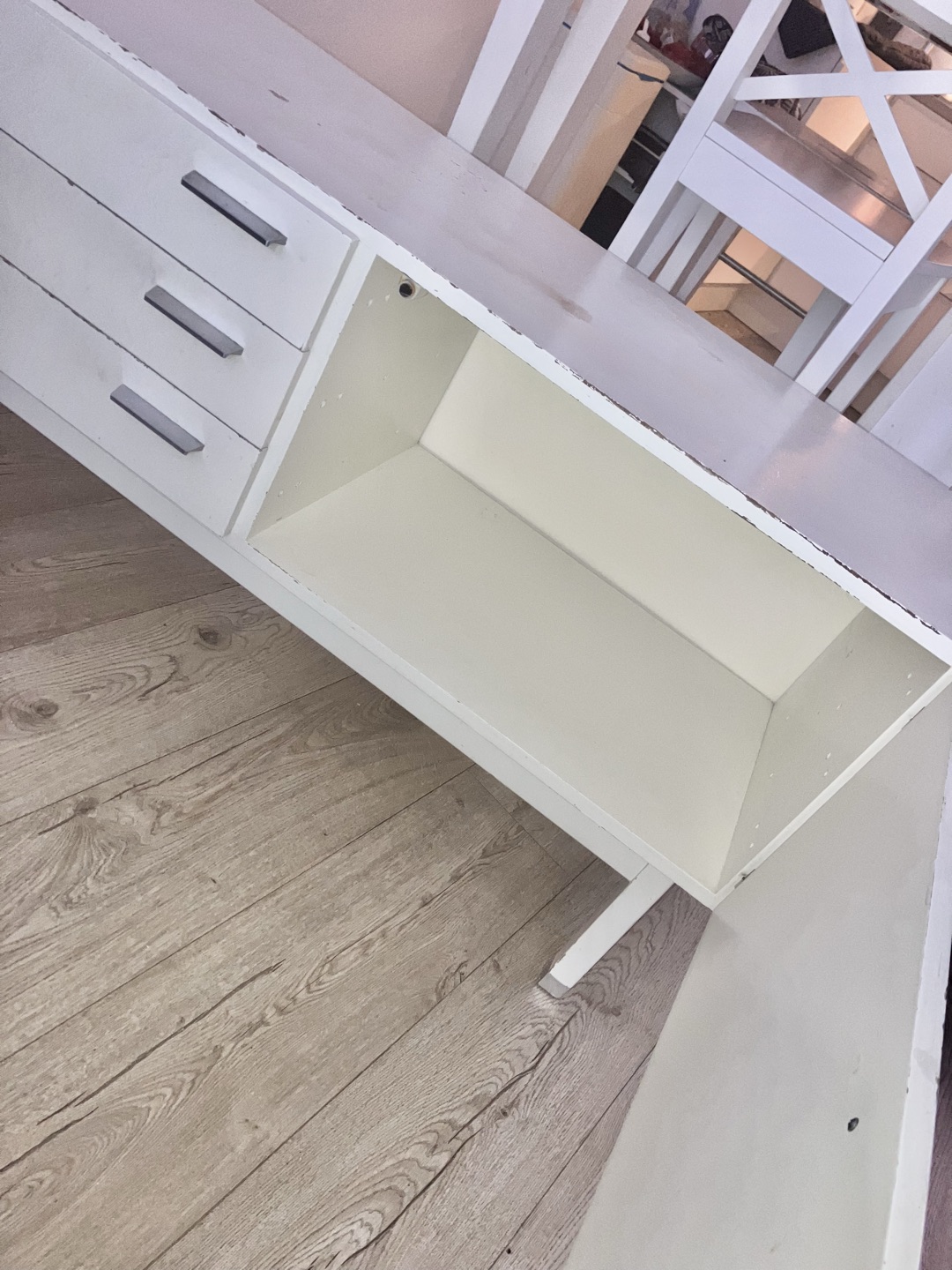 From around the 1960s
Steady and in functional condition, but in need of a fresh coat of paint. Maybe for someone interested in flipping furniture?
119 x 40 (41,5) cm, height 58
DM
Pick up today or tomorrow only photo 2