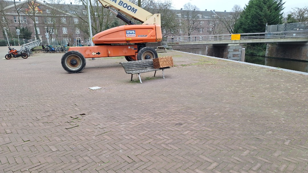 Front carrier basket behind Artis zoo photo 1