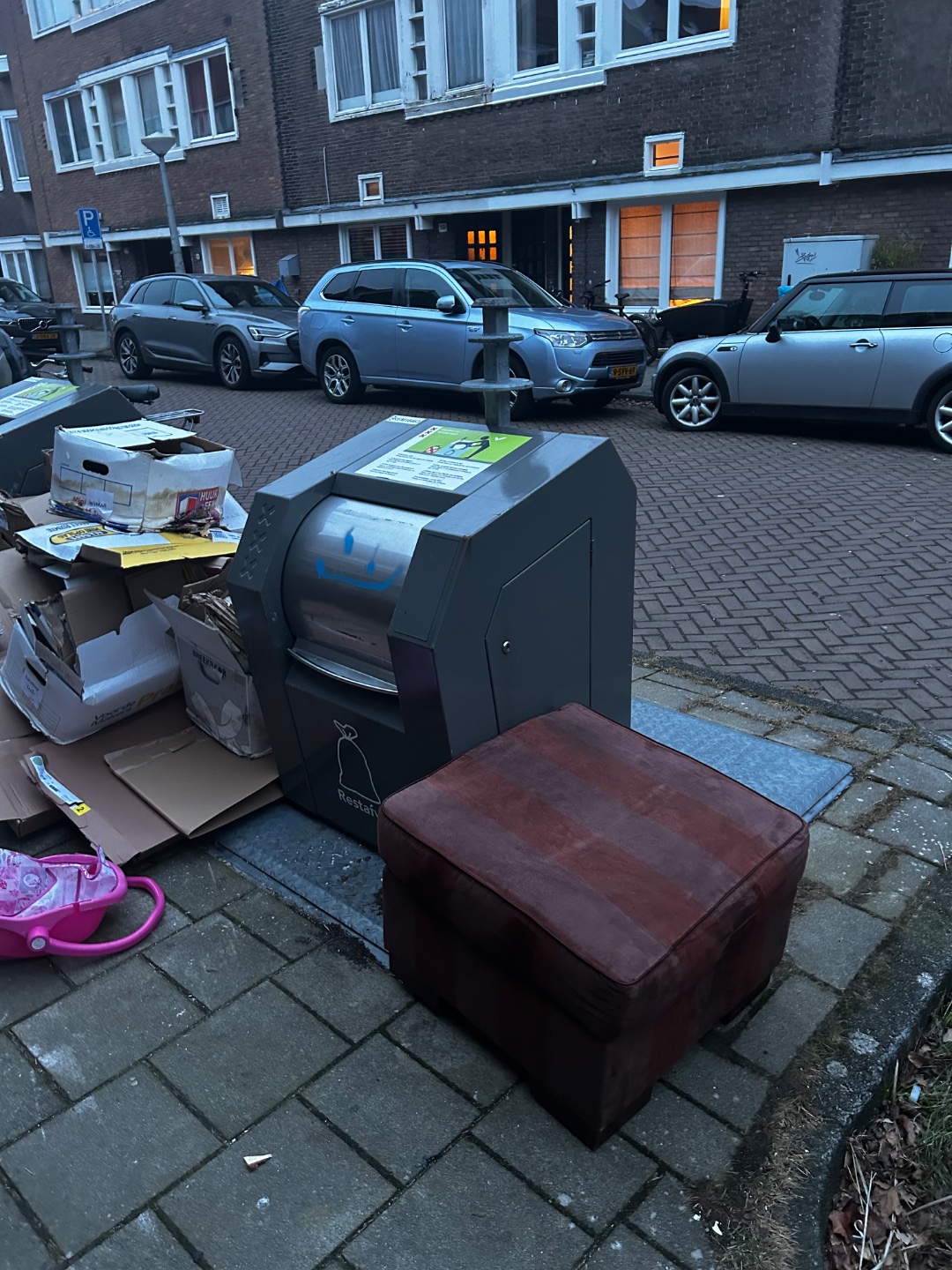 Stool in good condition, put out since 6pm photo 1