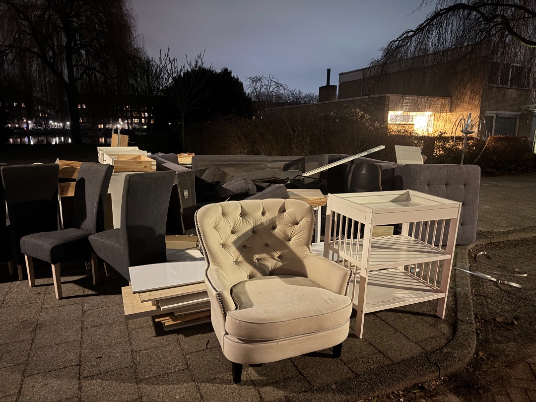 Various pieces of furniture of good quality, in good condition photo 1