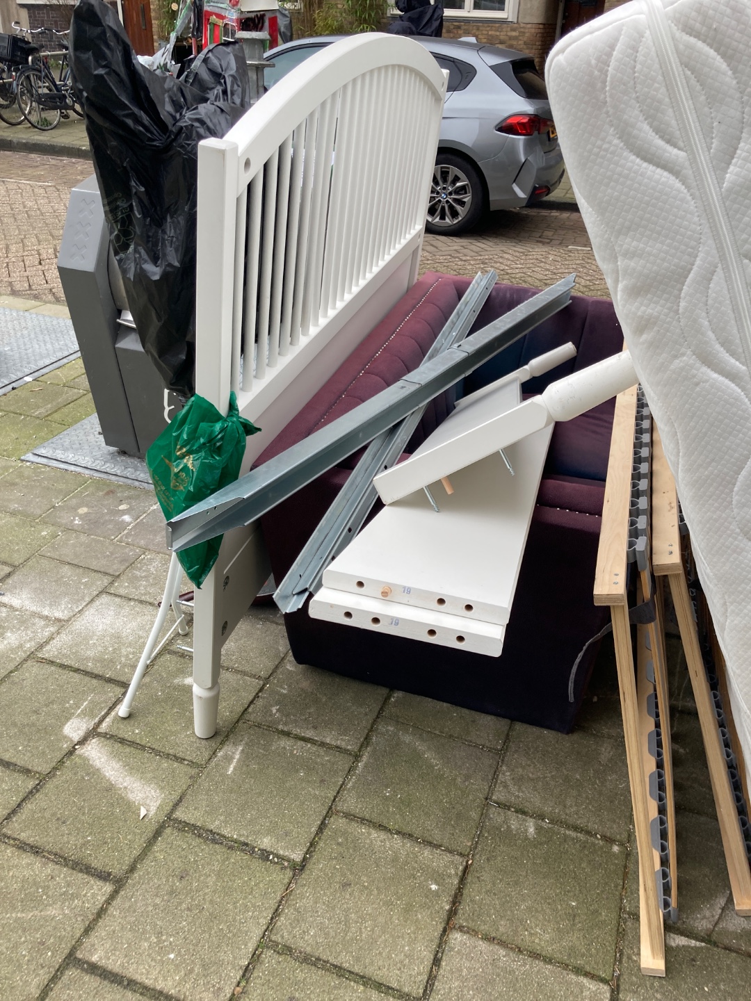 Bed, all parts are there photo 2