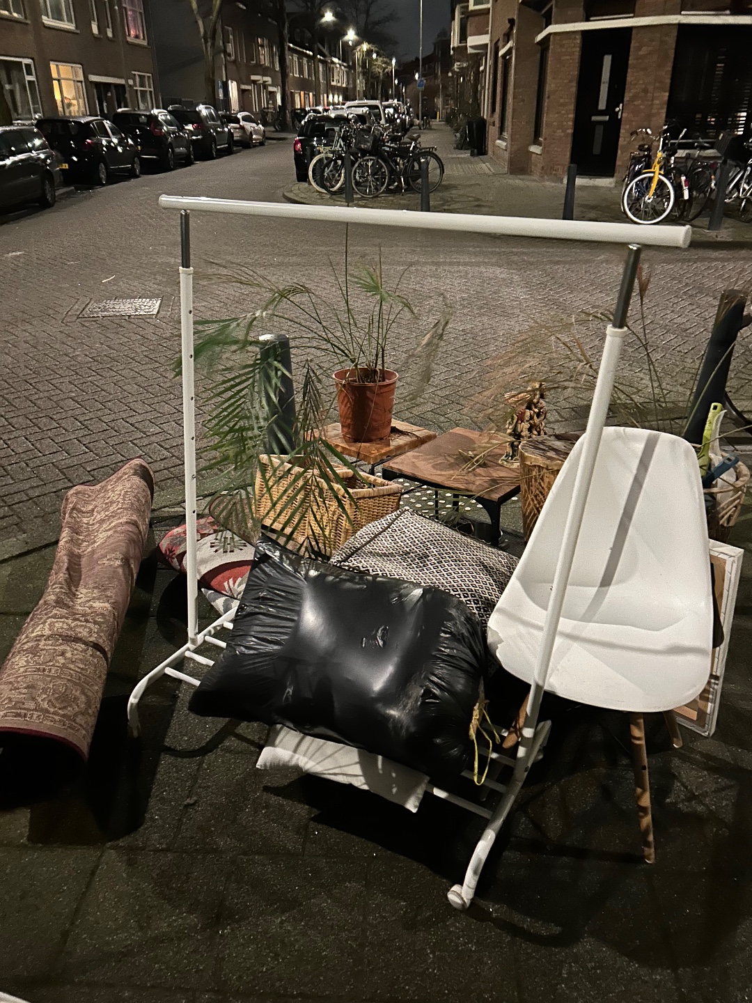 Verschillende kleden en kleinmeubels photo 1