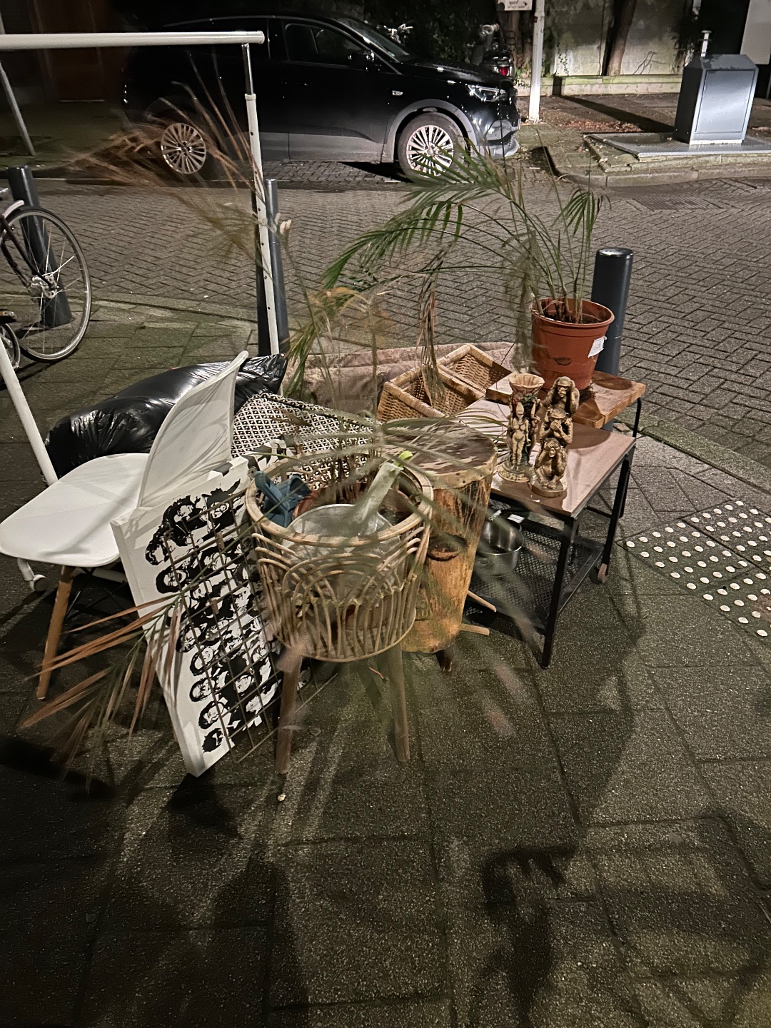 Verschillende kleden en kleinmeubels photo 2