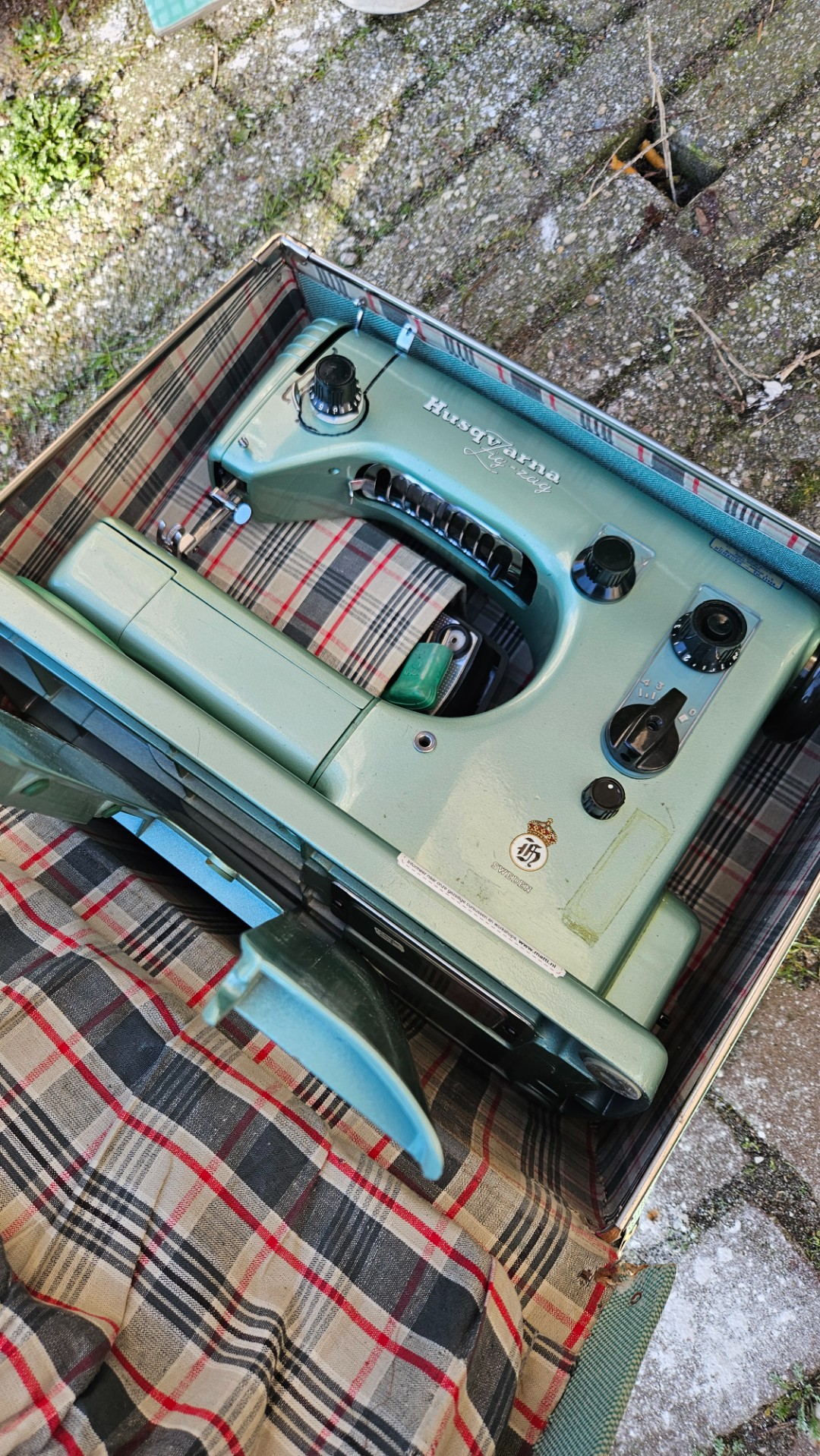 Husqvarna sewing machine viking zig zag (heavy!) photo 1