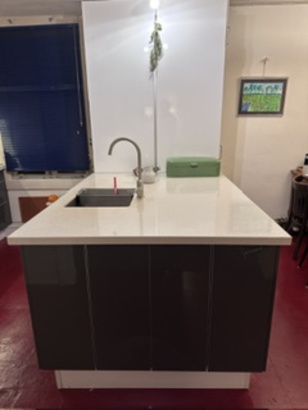 Keuken met smeg gasfornuis, en wasbak met kraan. Nog binnen gratis te demonteren. Ophalen voor 20 februari of in de ochtend van die vrijdag. E-mail annelet@freedom.nl photo 2