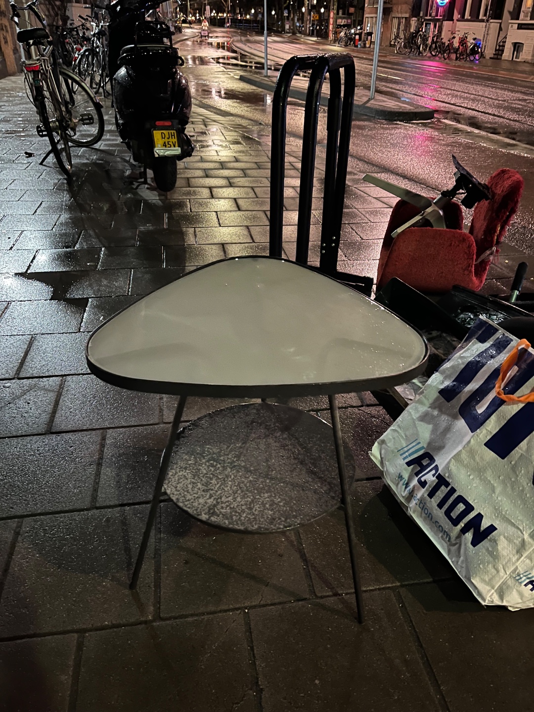 Item found on Amsterdam, Nieuwmarkt/Lastage, Waterlooplein 123 photo 1